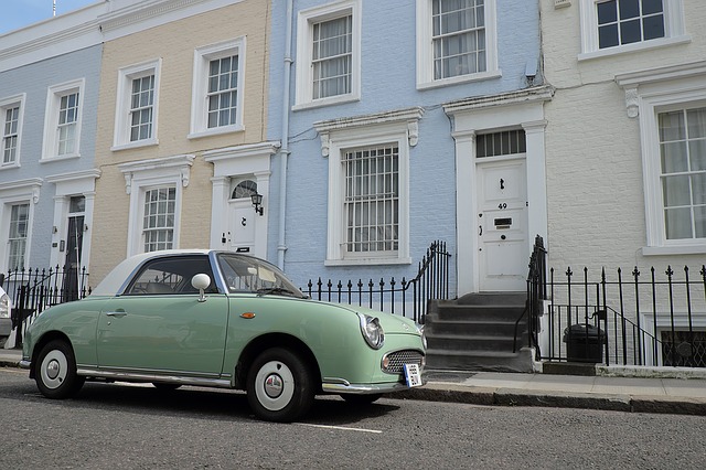 Car and houses in Notting Hill, London
